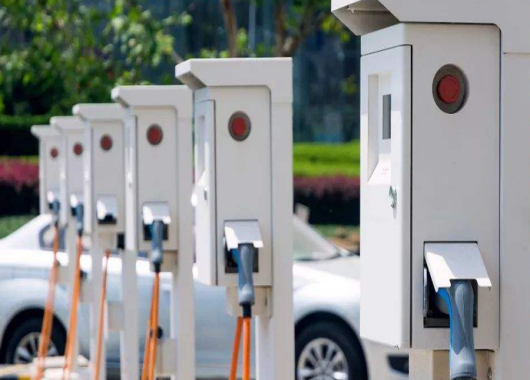 英國(guó)電動(dòng)汽車(chē)行業(yè)陷入困境，英媒：中國(guó)背鍋！